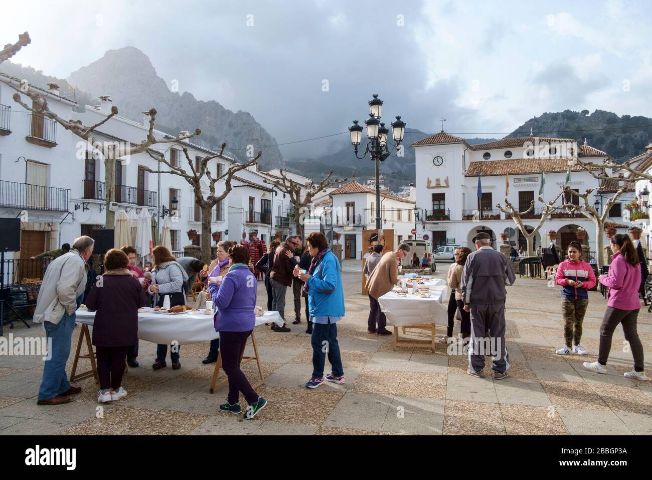 Festivité locale dans le village de Grazalema en Andalousie Banque D'Images