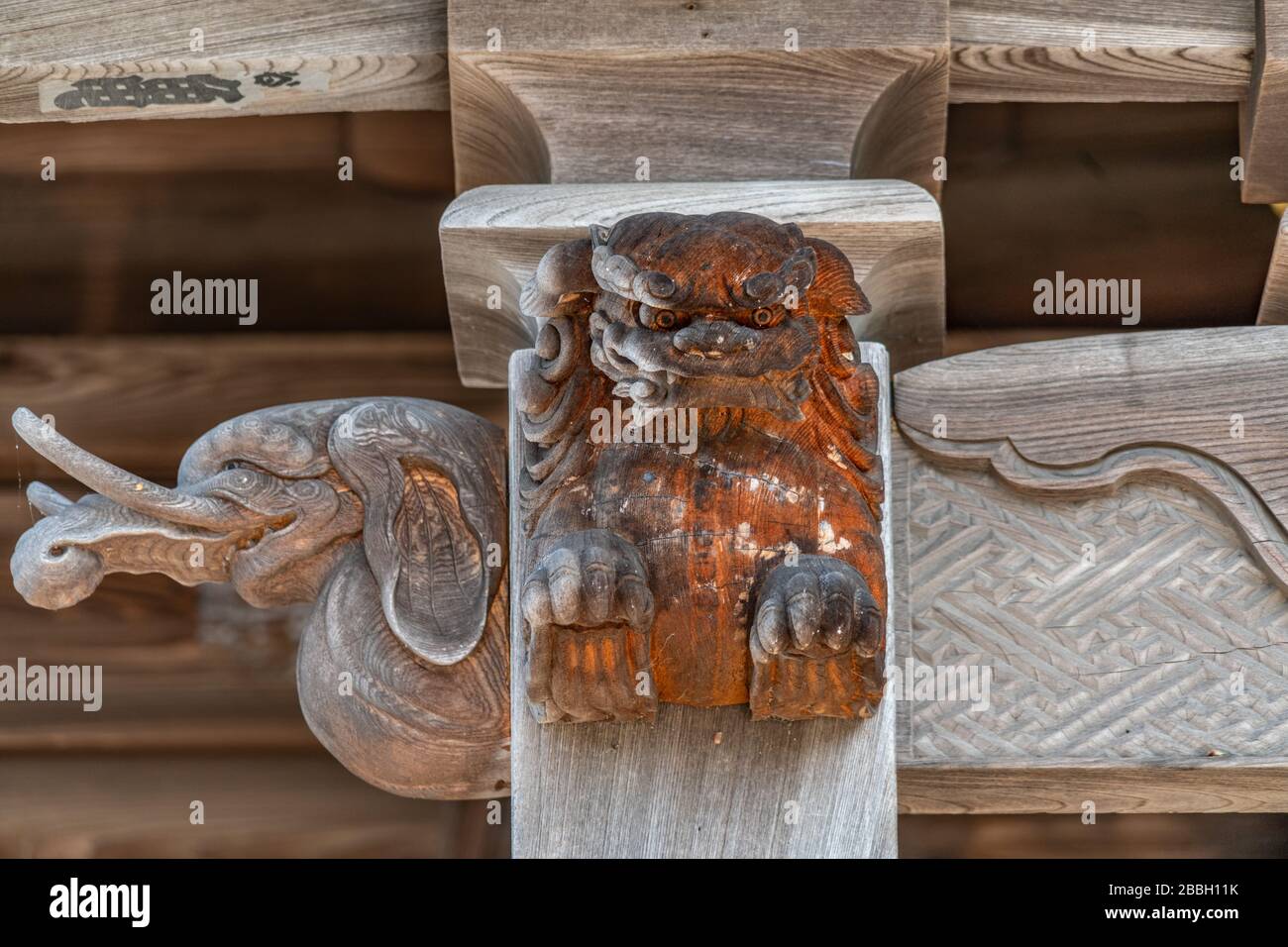 Tsuruoka, Yamagata, Japon - 3 août 2019 : Temple Ryukakuji (temple Dragon Kakuji) temple bouddhiste Shingon. Bakou Tapir et Shishi Lion ont sculpté l'orname Banque D'Images