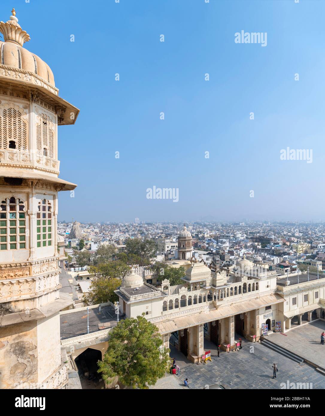 Vue sur la vieille ville depuis le Palais de la ville, Udaipur, Rajasthan, Inde Banque D'Images