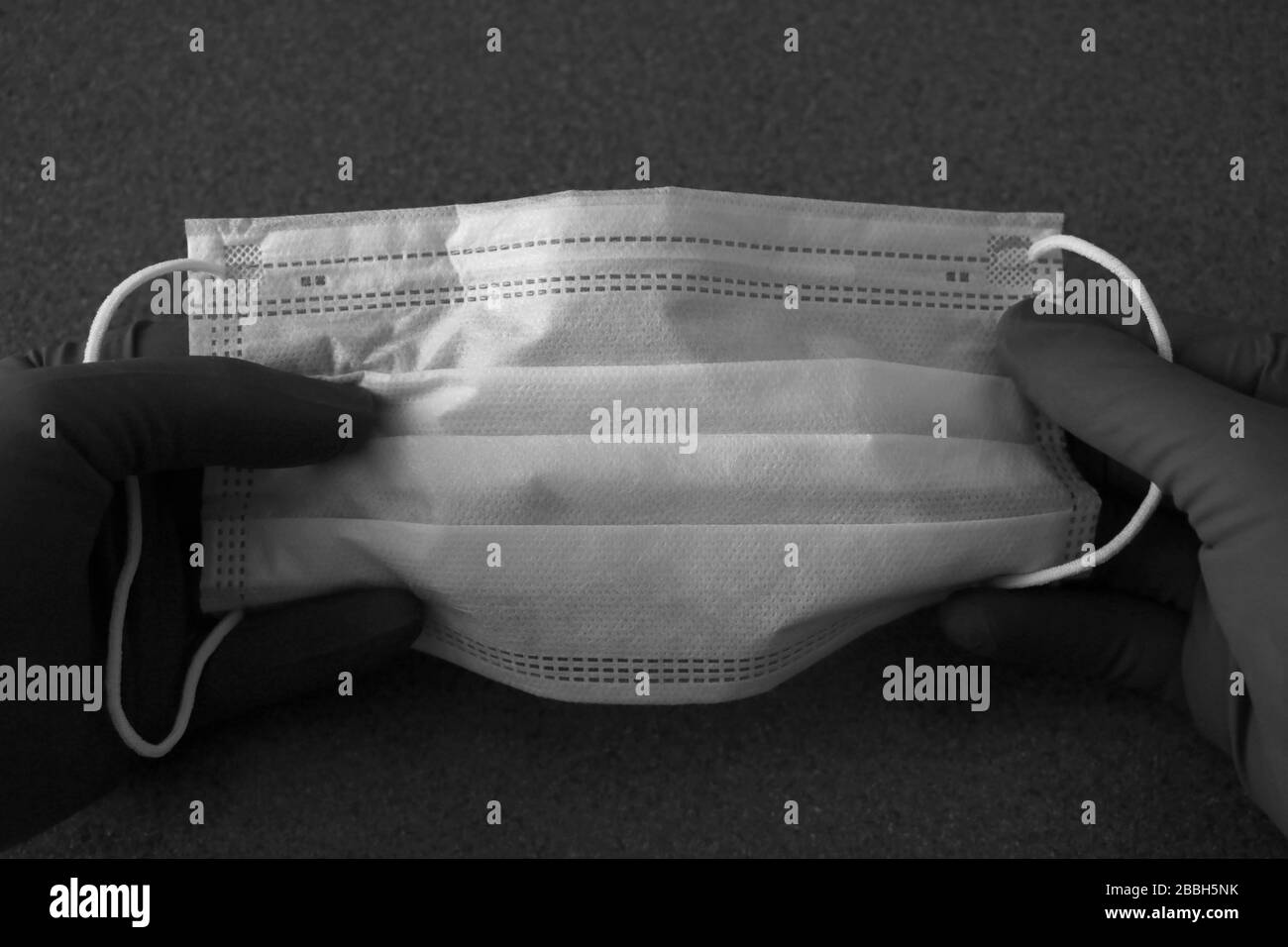 Nouvelle maladie du coronavirus nommée 2019-nCoV . Masque respiratoire, mise au point sélective Banque D'Images