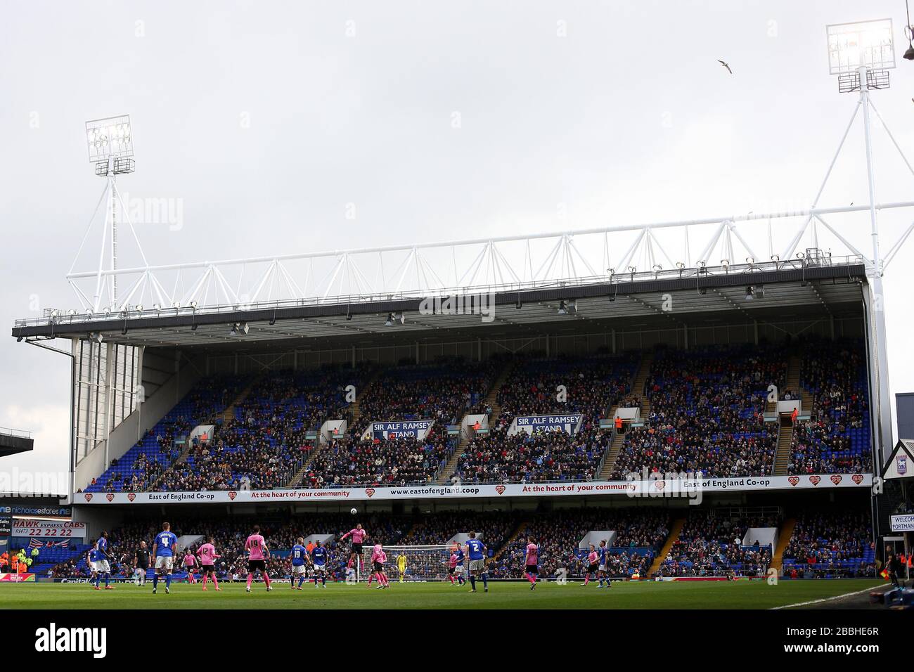 GroundDesigns Affiche Art Ipswich Town - Stade Portman Road - Impression A3 300g/m², Papier Recyclé - Cadeau Fan De Foot