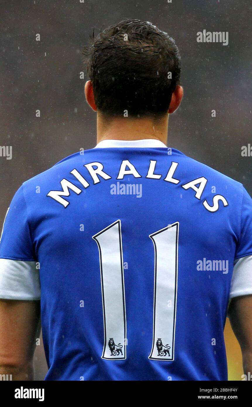 Le nom et le numéro au dos du maillot du joueur d'Everton Kevin Miralas Banque D'Images