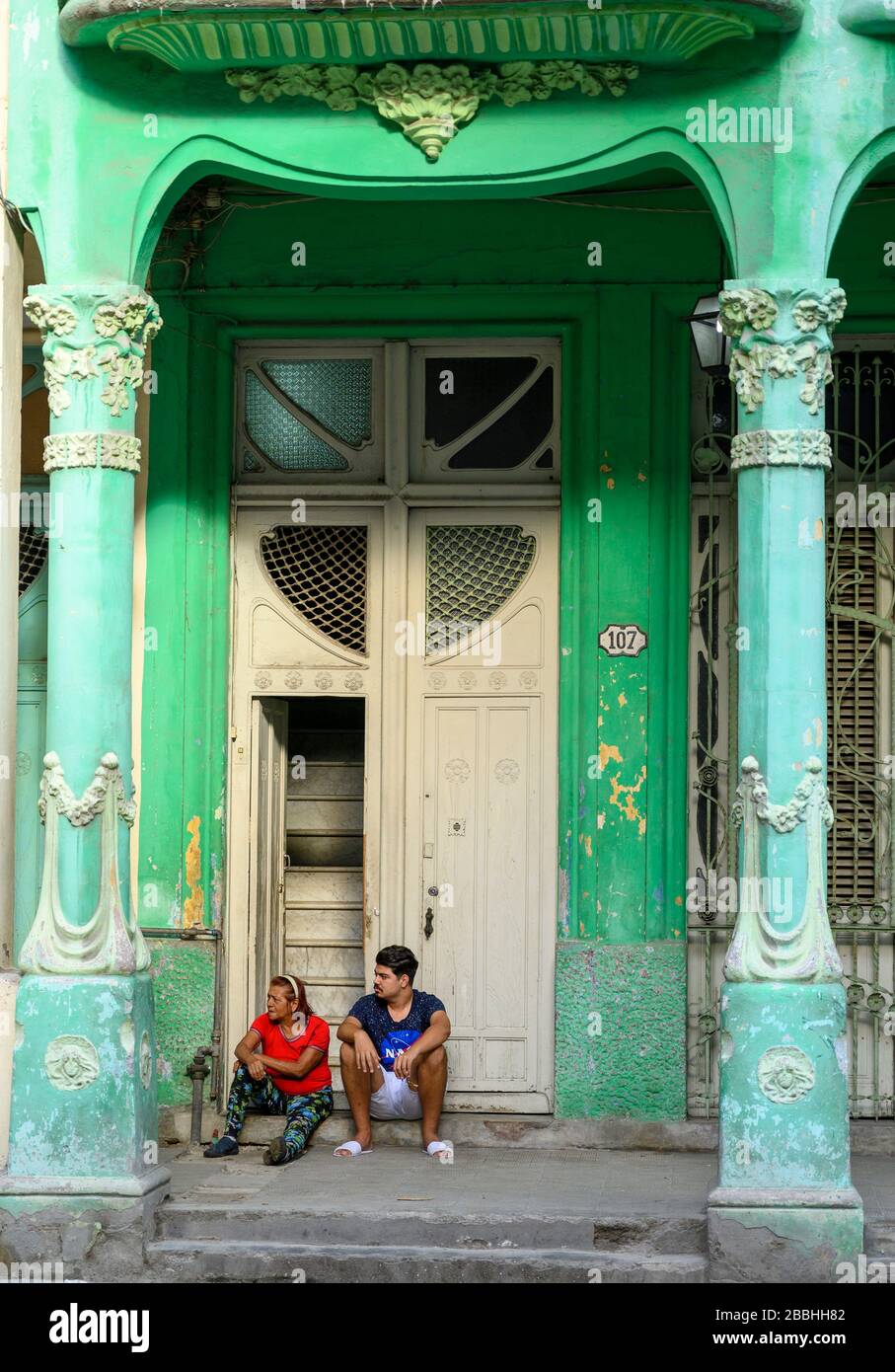 Maison Art nouveau sur la rue Cardenas, la Havane Vieja, Cuba Banque D'Images