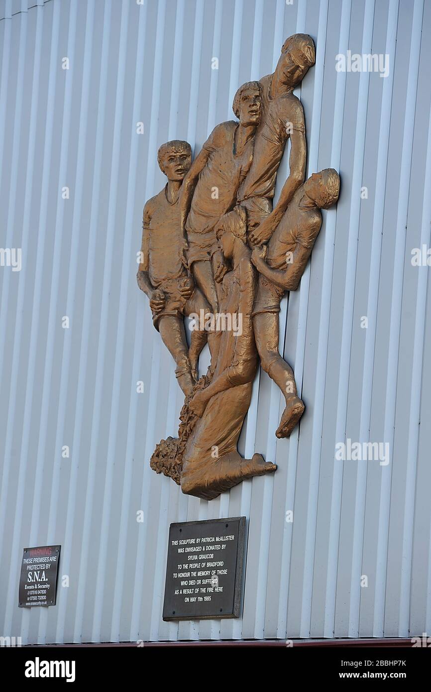 Une sculpture au stade Coral Windows à la mémoire des personnes décédées au sol en 1985 Banque D'Images