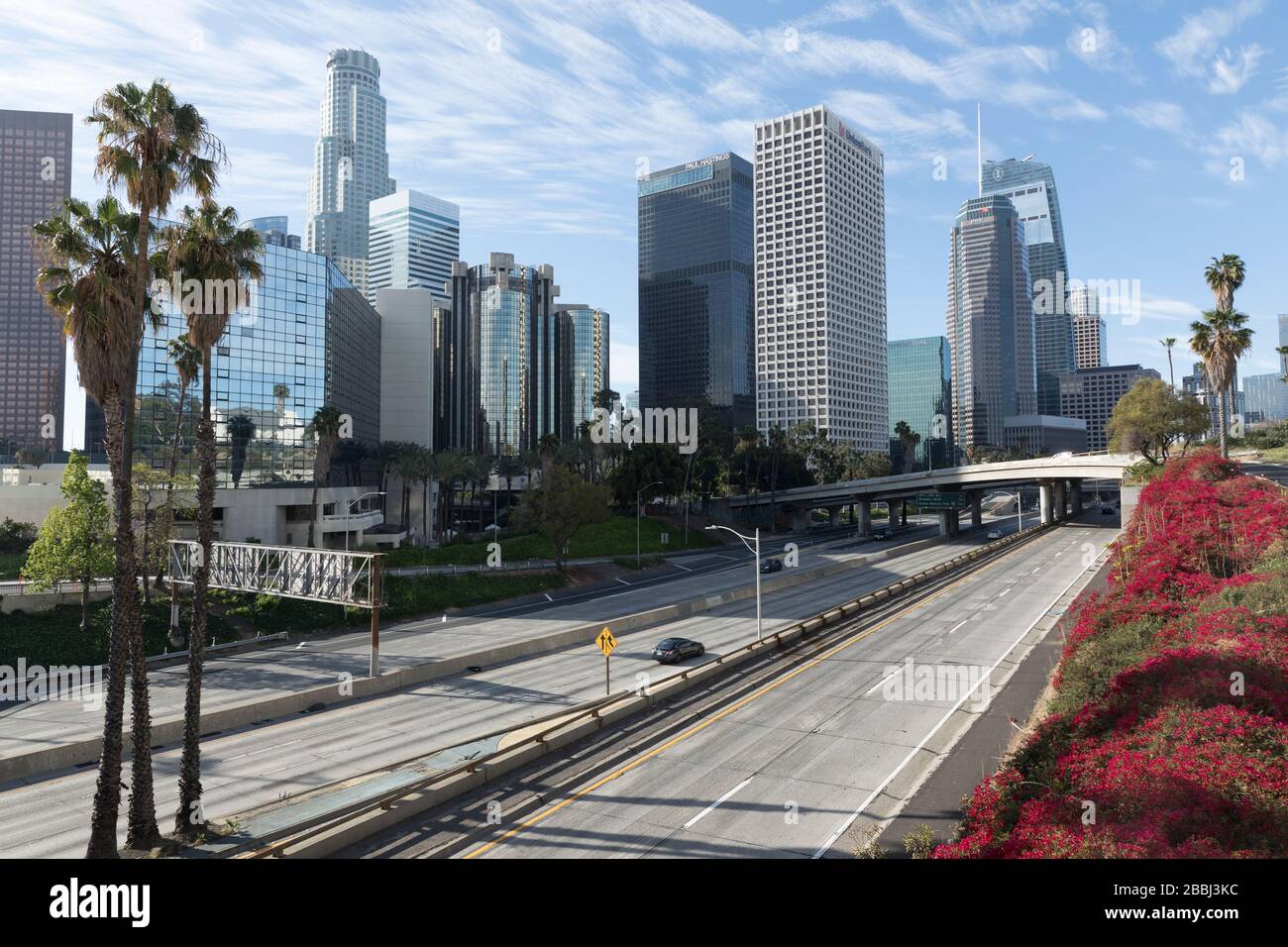 L'autoroute Harbour (State Highway 110) traverse le centre-ville de Los Angeles. 22 mars 2020 verrouillage du coronavirus. Banque D'Images
