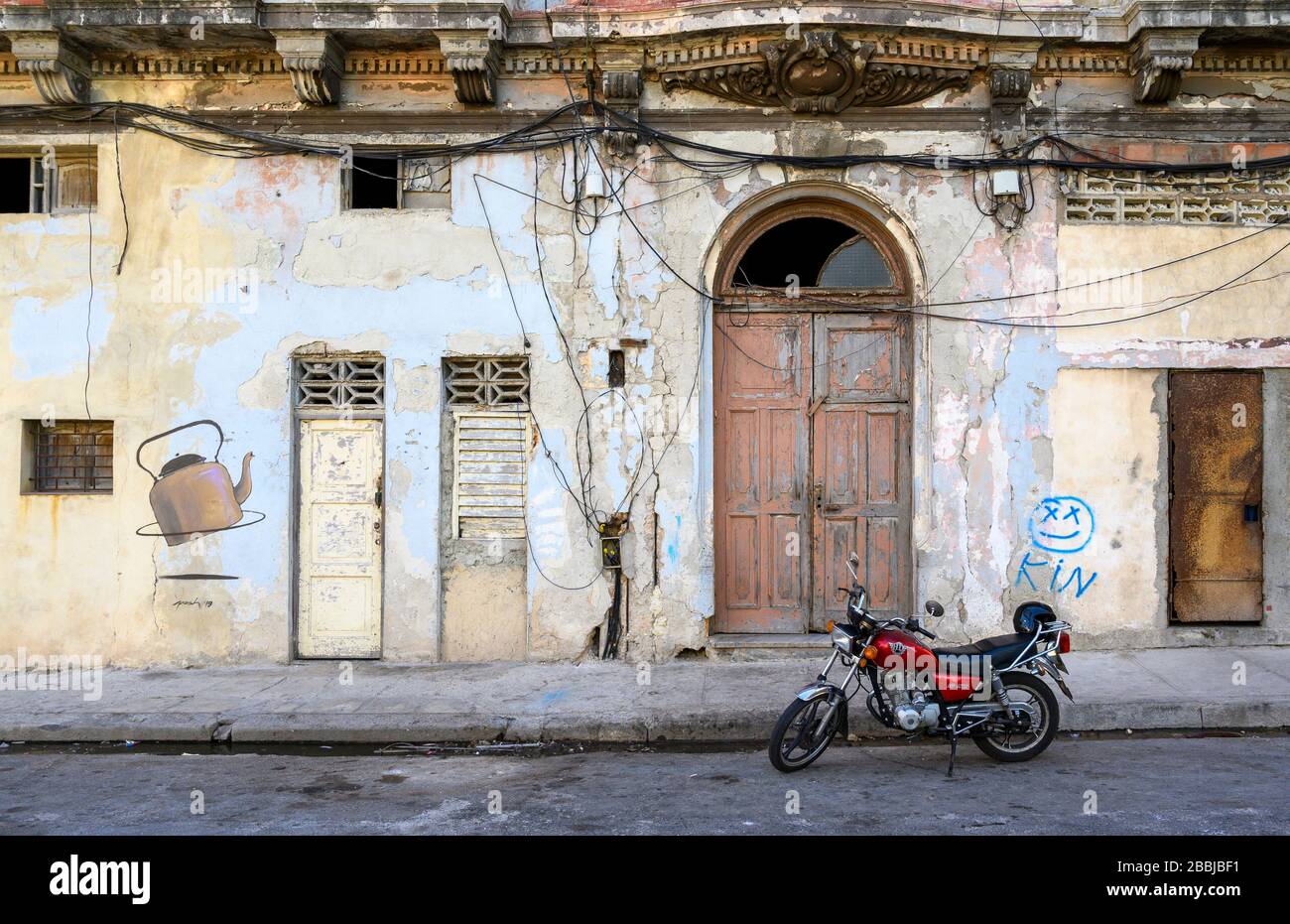 Mur à l'eau et peinture murale, Centro, la Havane, Cuba Banque D'Images