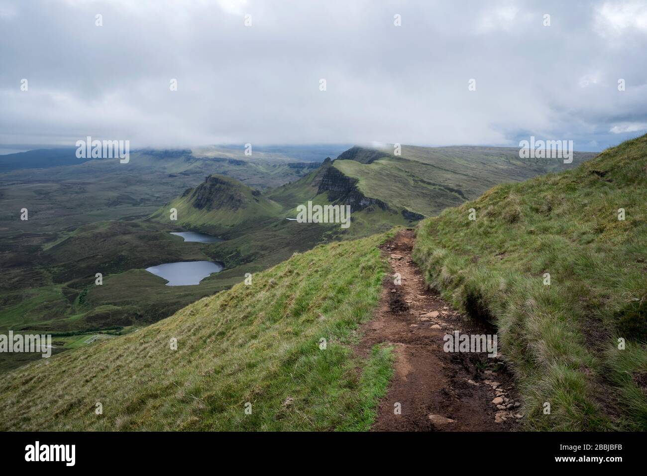 Sentier de randonnée à glissements de terrain de Quiraing, île de Skye, Écosse, Royaume-Uni, Europe Banque D'Images