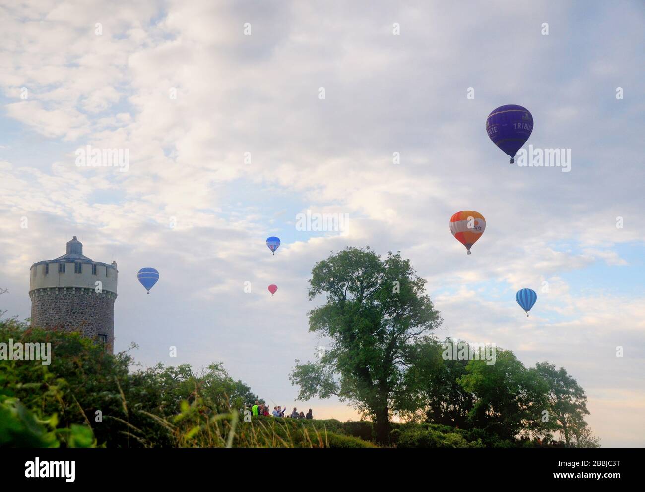 Bristol Ballon festival fiesta 2019 - divers types et formes de ballons d'air chaud volant dans l'air près de clifton Banque D'Images