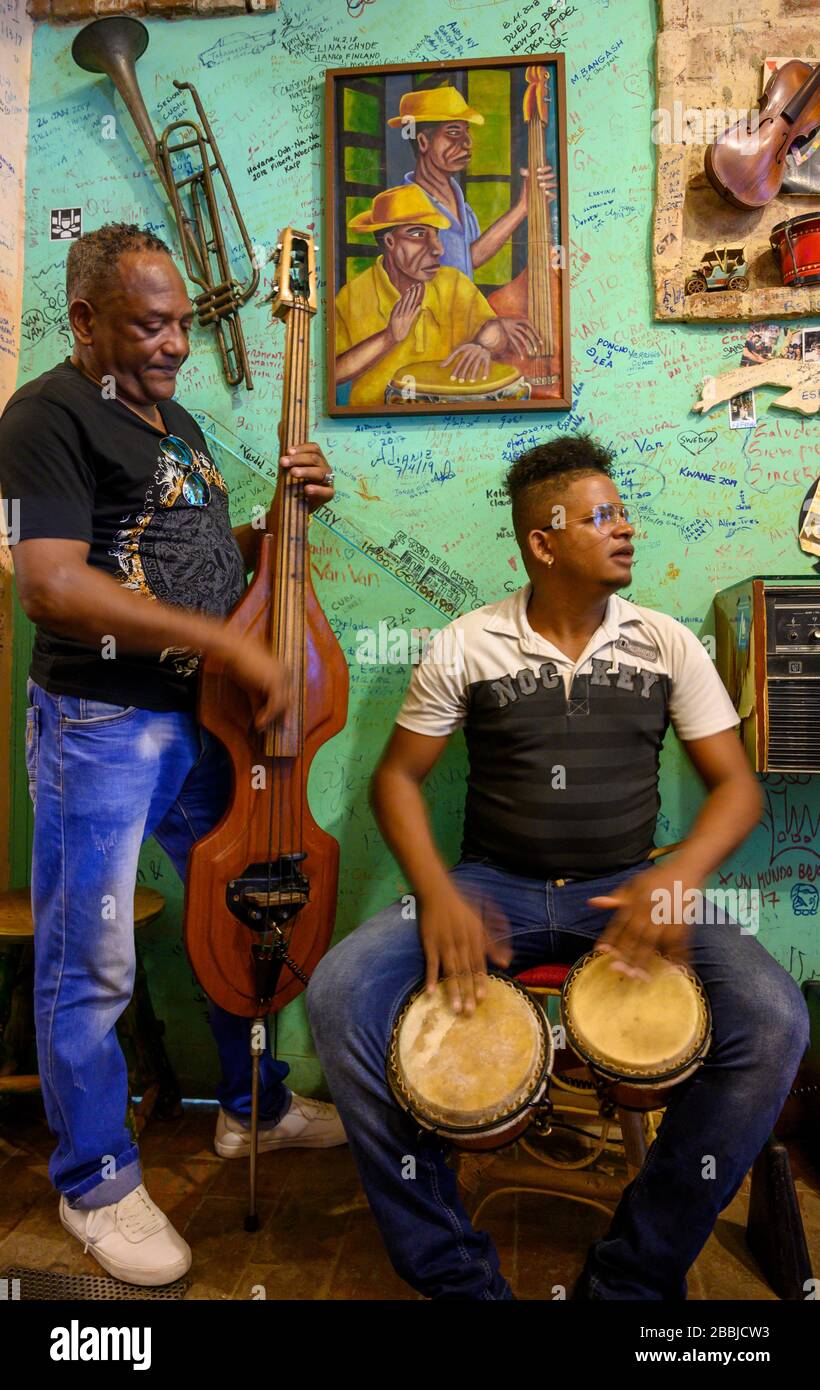 Musiciens au Restaurant Van-Van, la Havane Vieja, Cuba Banque D'Images