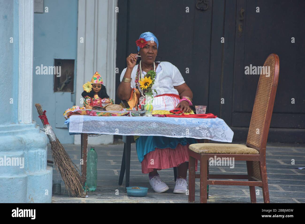 Caissier de fortune traditionnel à la Havane Vieja, la Havane, Cuba Banque D'Images