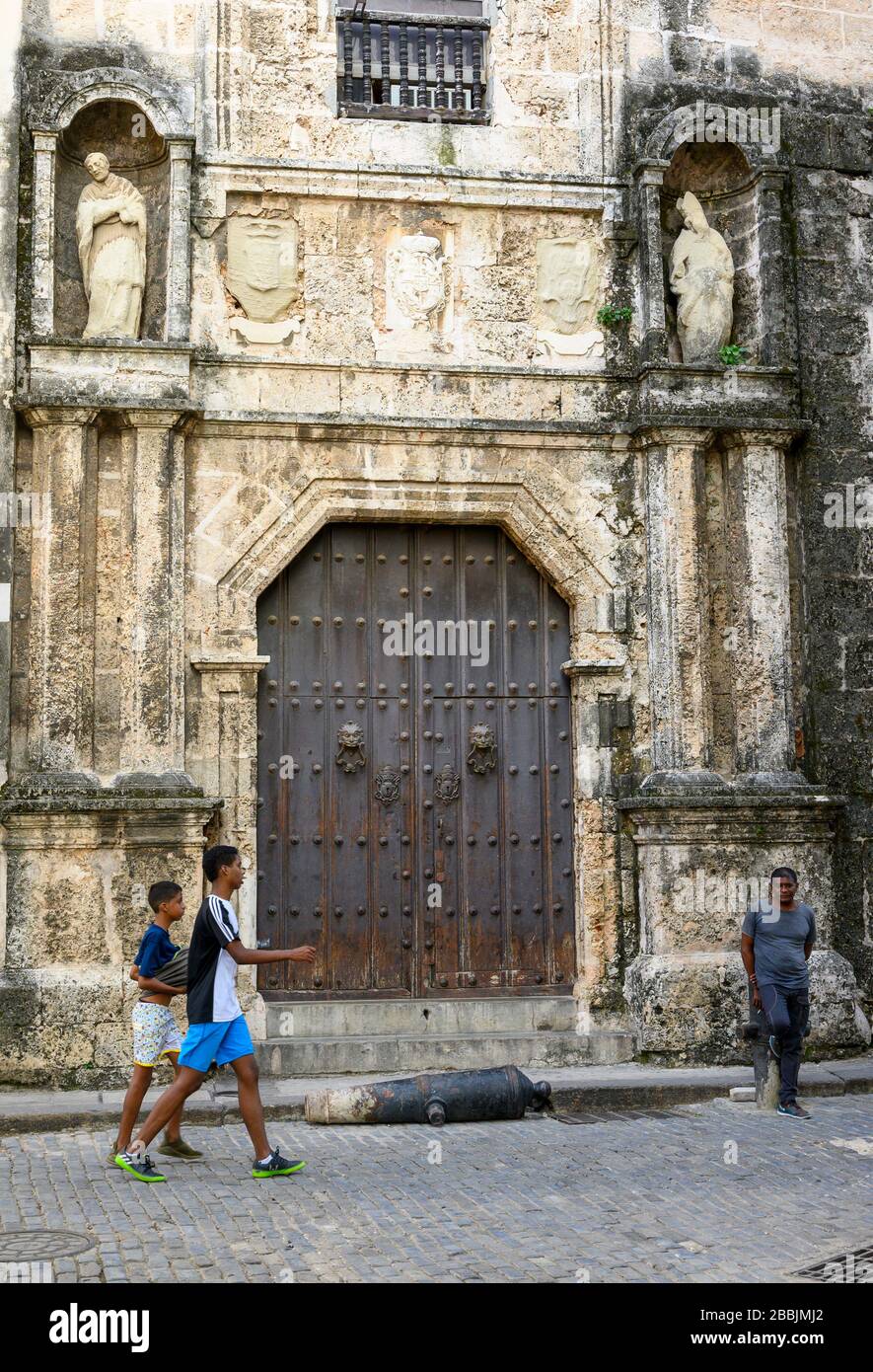 Porte sur la cathédrale de la Havane, la Havane, Cuba Banque D'Images