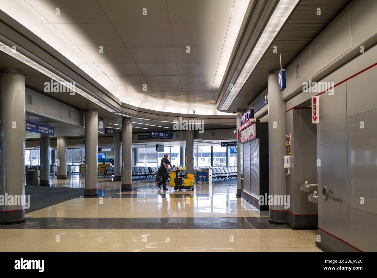 L'aéroport international O'Hare de Chicago, autrefois l'un des aéroports les plus fréquentés des États-Unis, est maintenant complètement vide en raison de la pandémie de Coronavirus COVID-19. Banque D'Images