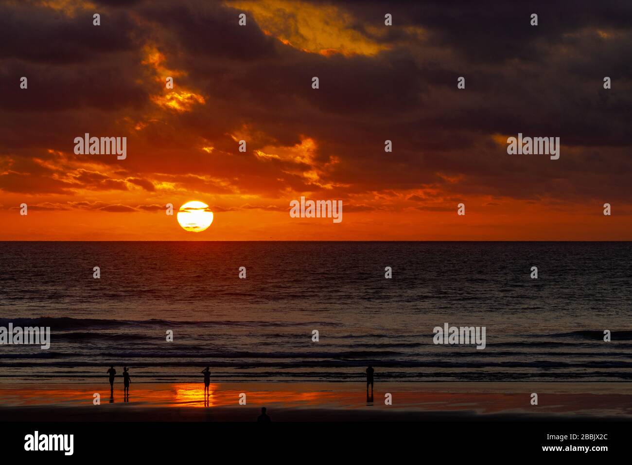 coucher de soleil sur la plage de piha Banque D'Images