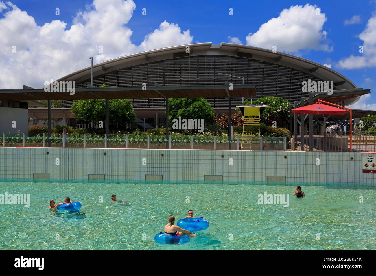 Lagon de l'onde à Waterfront Precinct, Darwin, Territoires du Nord, Australie Banque D'Images