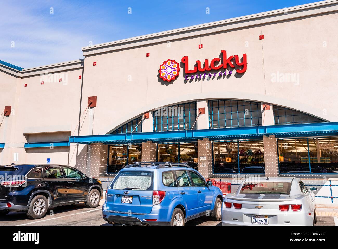 30 mars 2020 Sunnyvale / CA / États-Unis - Lucky California supermarché boutique; Lucky Stores rebranding tous ses emplacements de la baie de San Francisco un Banque D'Images