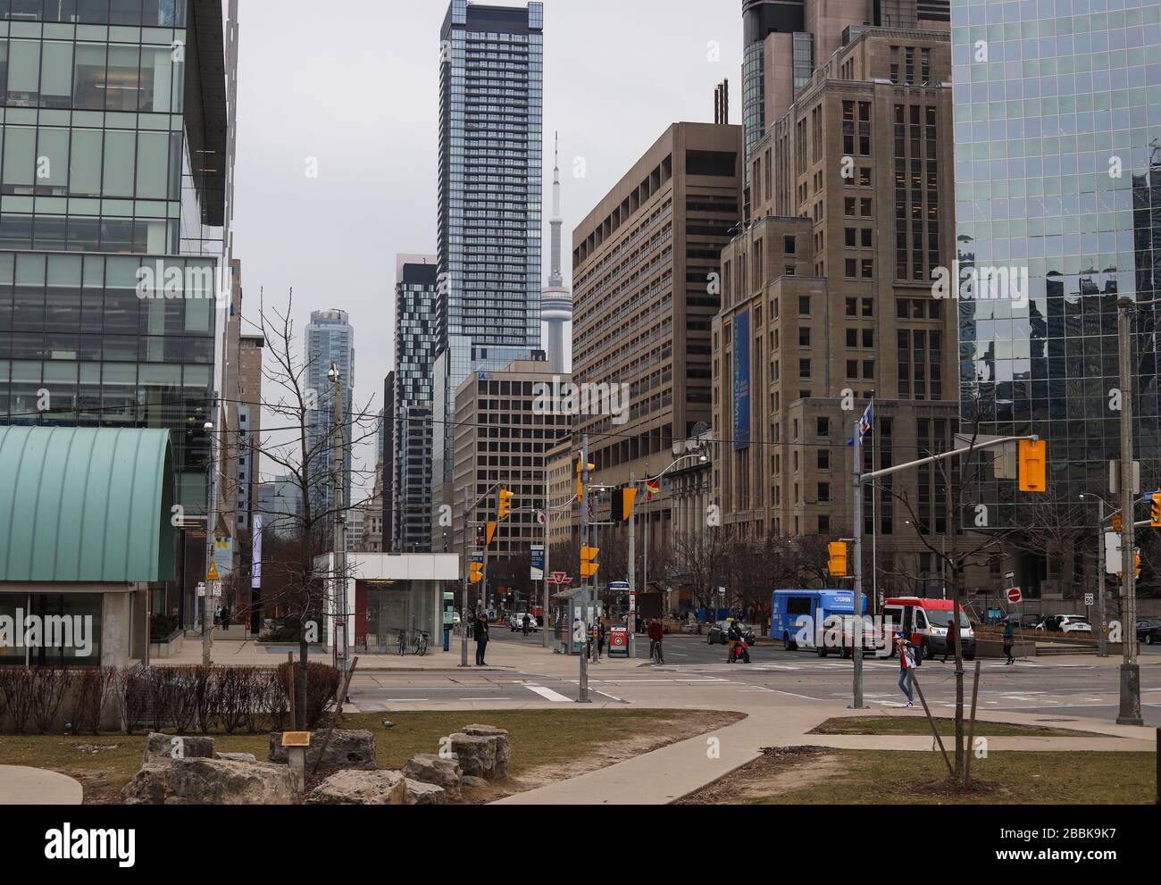 Ville Etty - Toronto. Quarantaine, virus COVID-19, pas de gens dans la rue, tous les bâtiments fermés. Le panthéème de coronavirus. Pas de gens autour. Banque D'Images