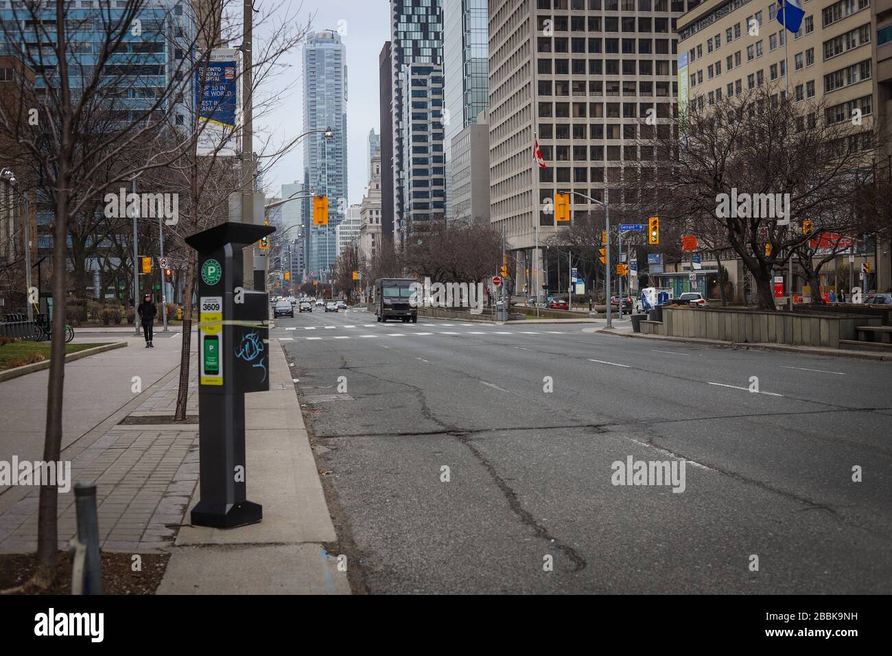 Ville Etty - Toronto. Quarantaine, virus COVID-19, pas de gens dans la rue, tous les bâtiments fermés. Le panthéème de coronavirus. Pas de gens autour. Banque D'Images