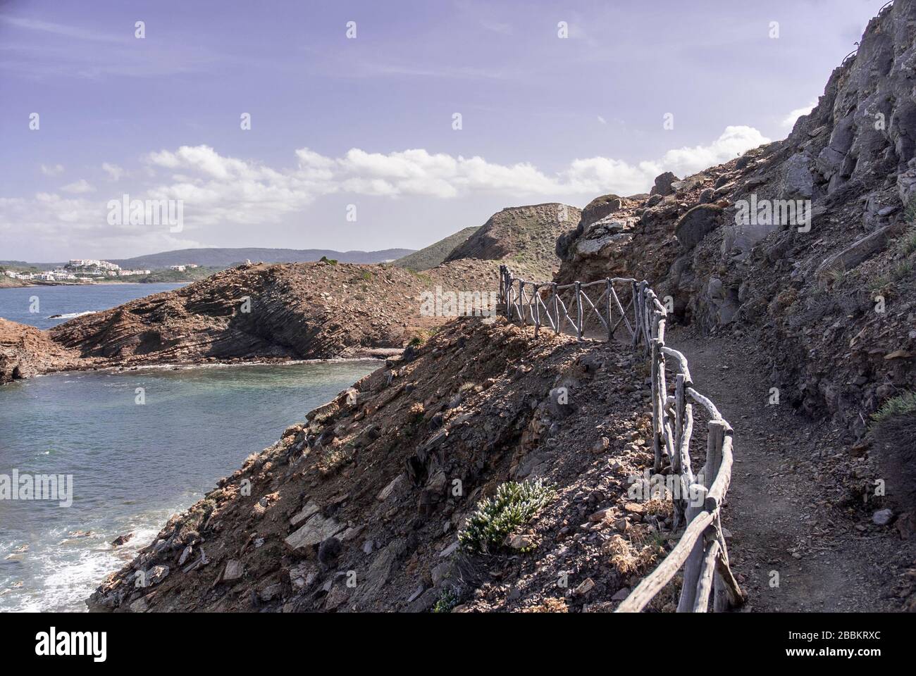 Le long de la promenade côtière de Cami de Cavalls sur l'île de Minorque, 2018. Banque D'Images