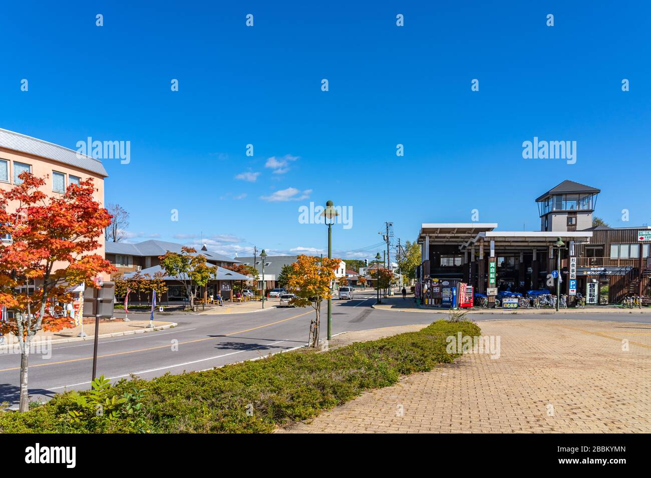 Place avant de la gare d'Onuma-Koen. Une gare sur la ligne principale JR Hokkaido Hakodate dans la ville de Nanae. Hokkaido, Japon Banque D'Images