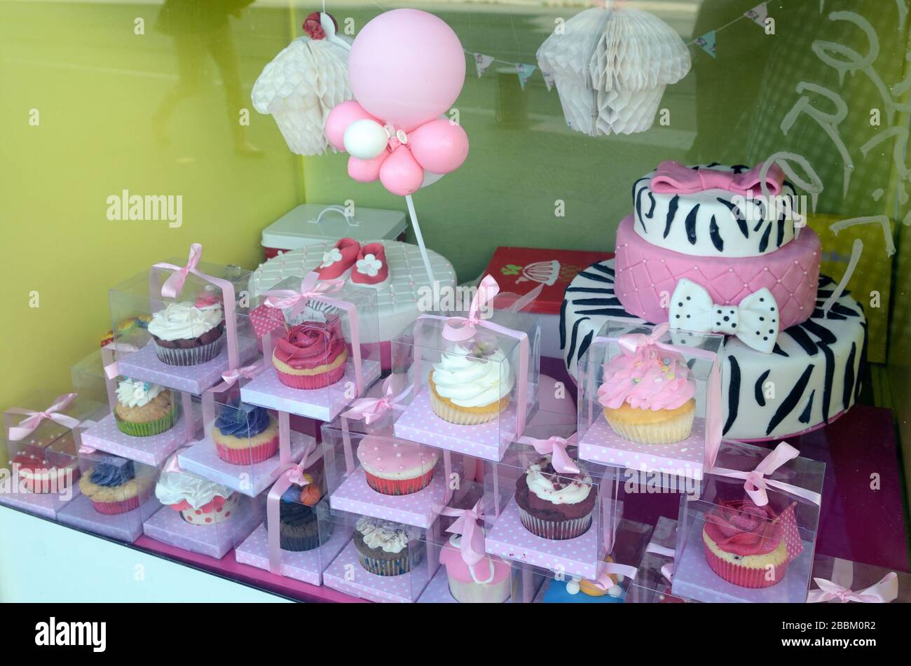 Magasin De Gateaux Banque D Image Et Photos Alamy