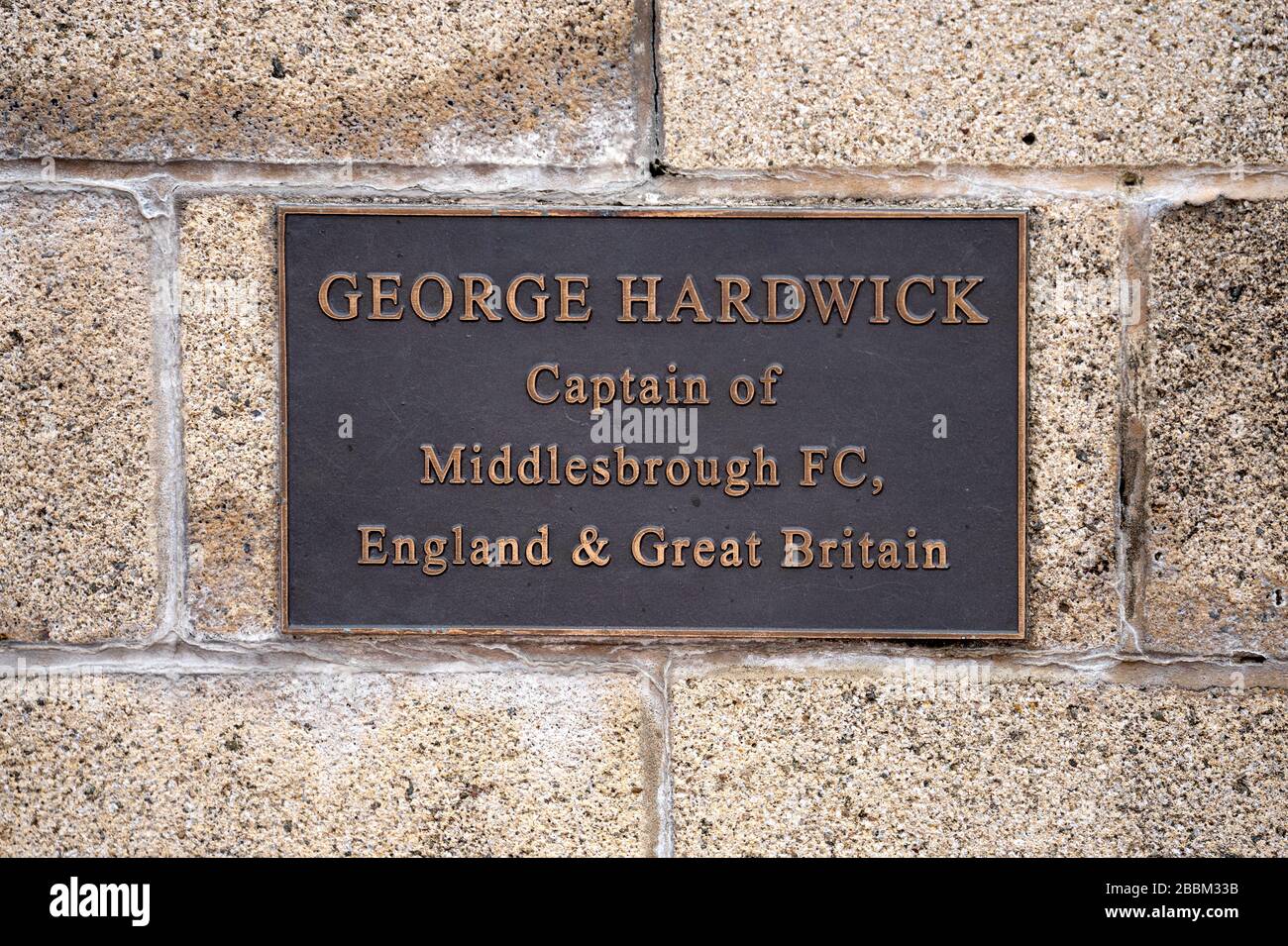Une vue détaillée d'une plaque à la mémoire de George Hardwick, ancien capitaine de l'équipe de football de Middlesbrough Banque D'Images