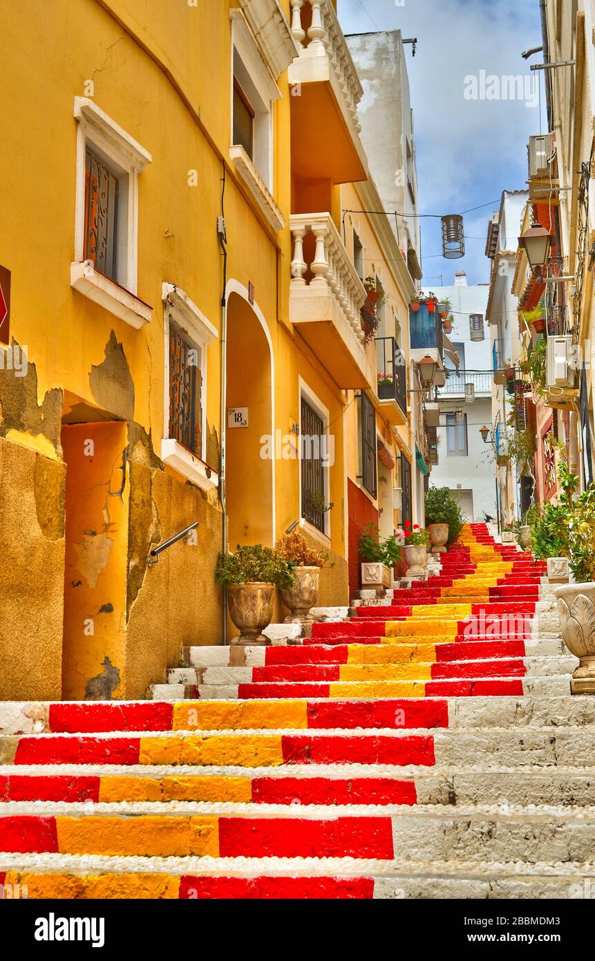 La place d'Espagne, une attraction touristique populaire dans la ville de Calpe, sur la Costa Blanca en Espagne Banque D'Images