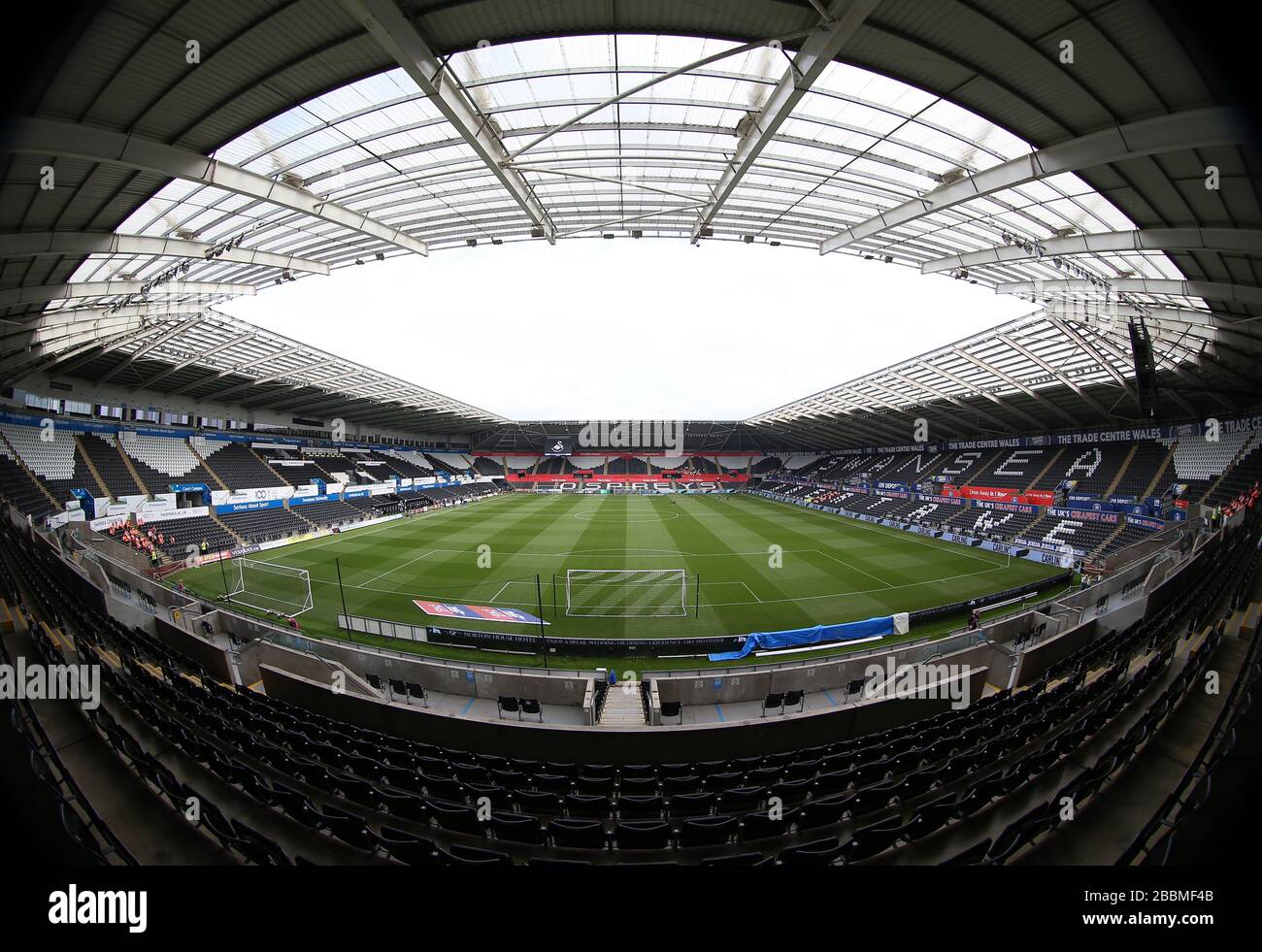 Vue générale à l'intérieur du Liberty Stadium avant le match entre Swansea City et Birmingham City Banque D'Images