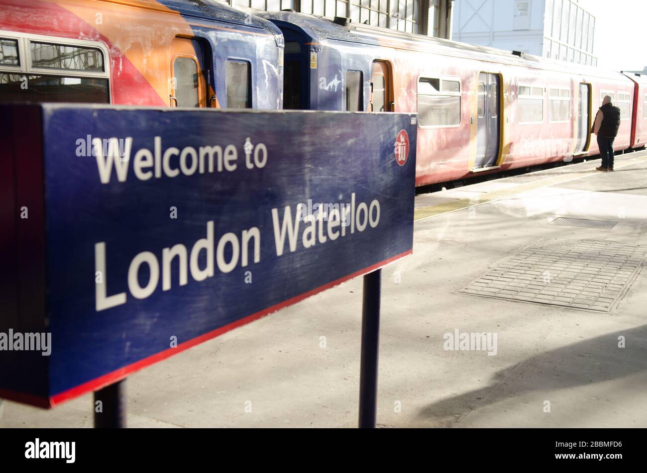 Gare de London Waterloo - trains du sud-ouest Banque D'Images