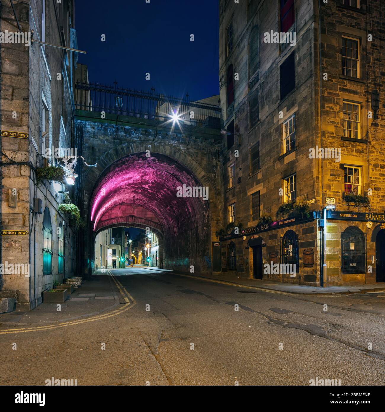 Scène dans la capitale écossaise d'Edimbourg - rues vides pendant l'épidémie de Covid-19. Banque D'Images