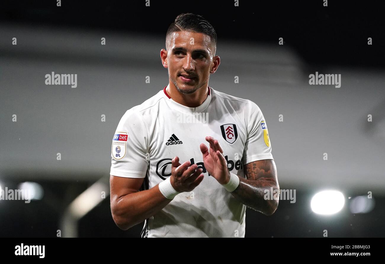 Anthony Knockaert de Fulham applaudit les fans Banque D'Images