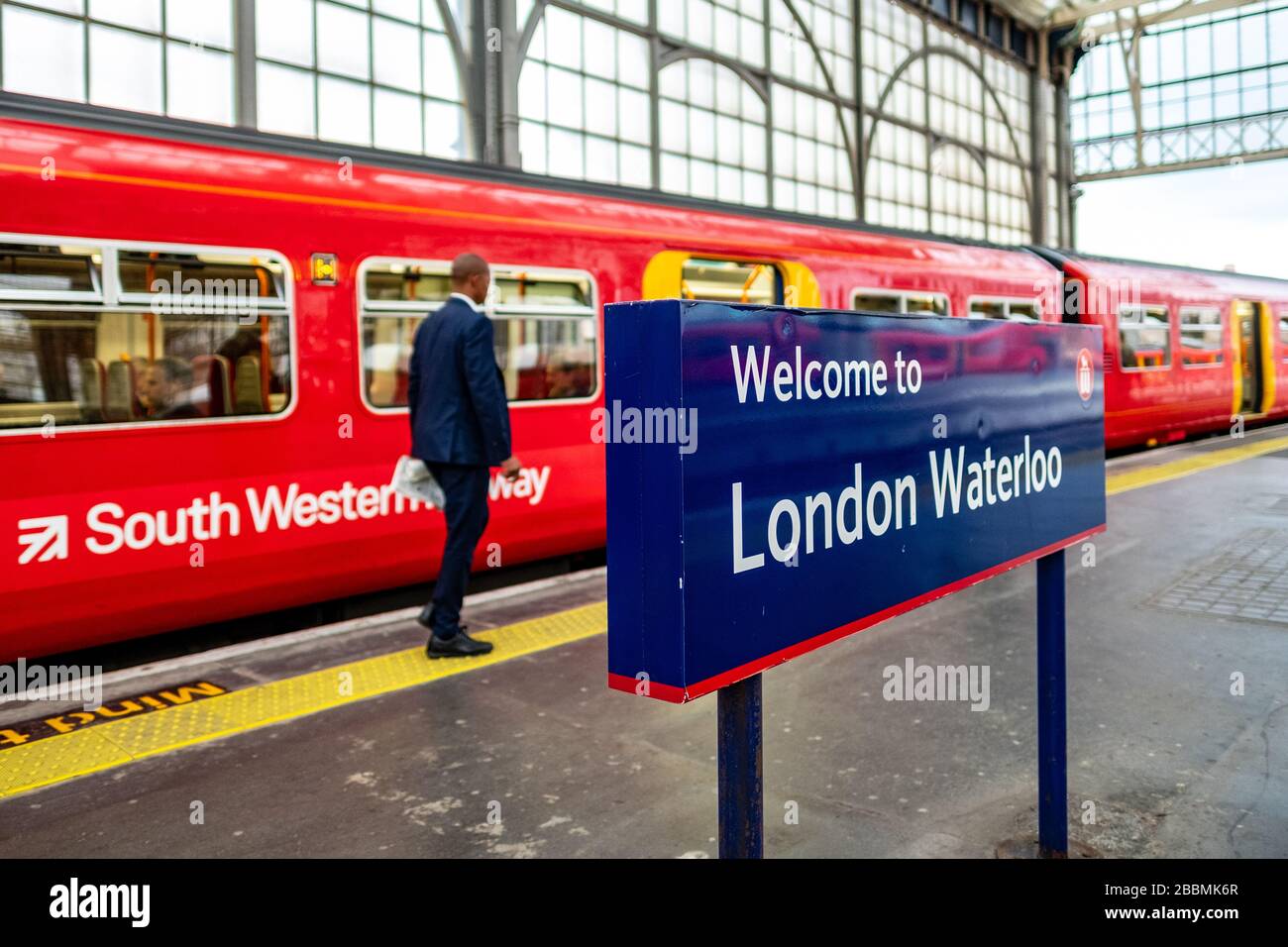 Gare de London Waterloo - trains du sud-ouest Banque D'Images