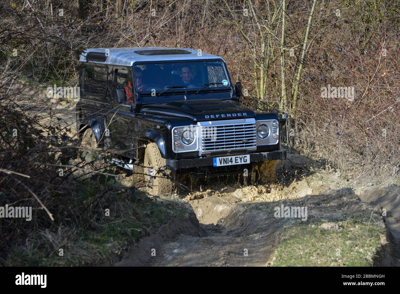 Land Rover Defender 4x4 Vehicle Banque D Image Et Photos Page 5 Alamy Land Rover Defender 4x4 Vehicle Banque D Image Et Photos Page 5 Alamy