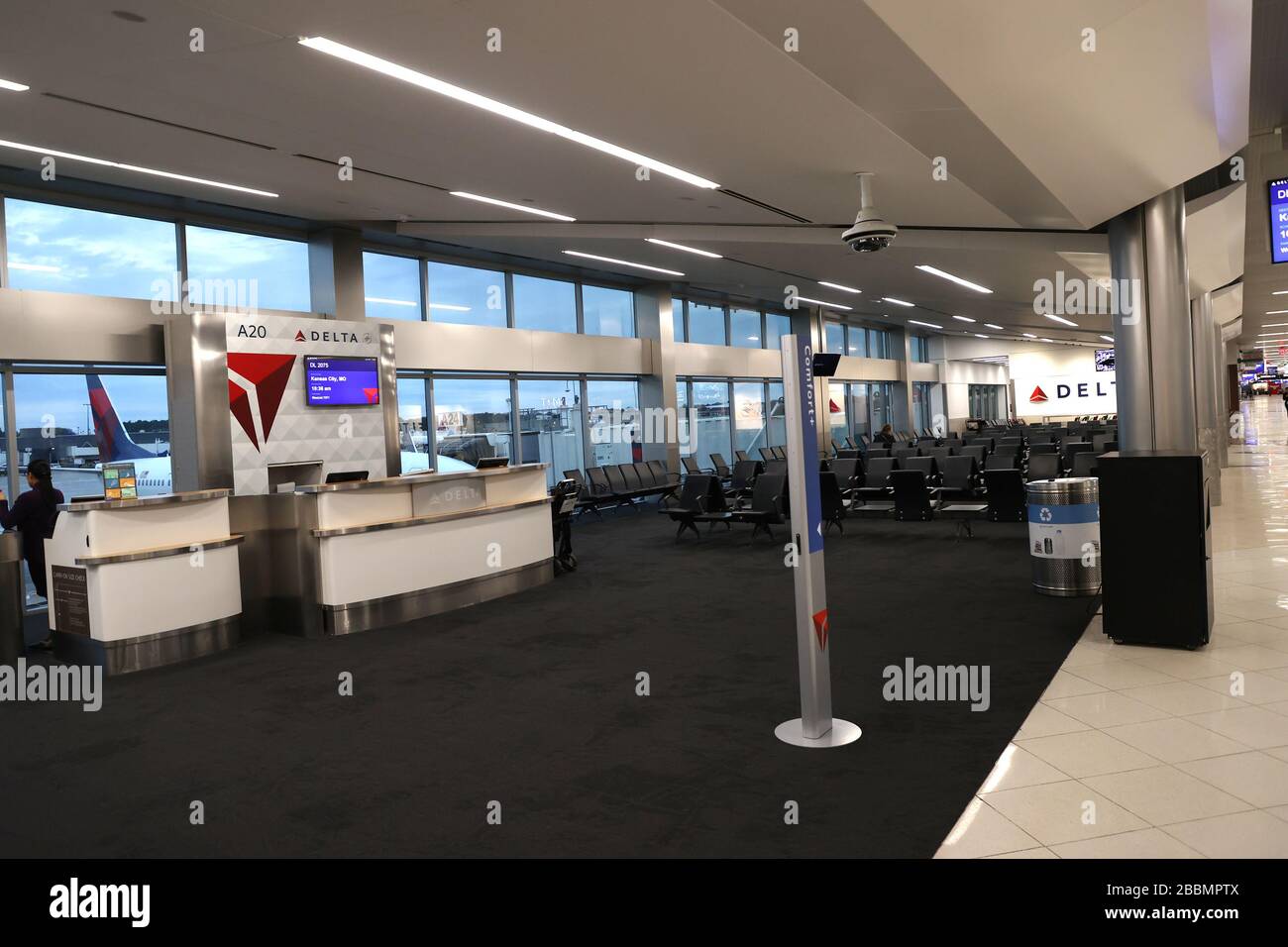 Atlanta, Géorgie, États-Unis. 31 mars 2020. Vue sur l'aéroport international HartsfieldCJackson d'Atlanta lors de la pandémie de coronavirus à Atlanta, Géorgie, le 31 mars 2020. Crédit: Mpi34/Media Punch/Alay Live News Banque D'Images