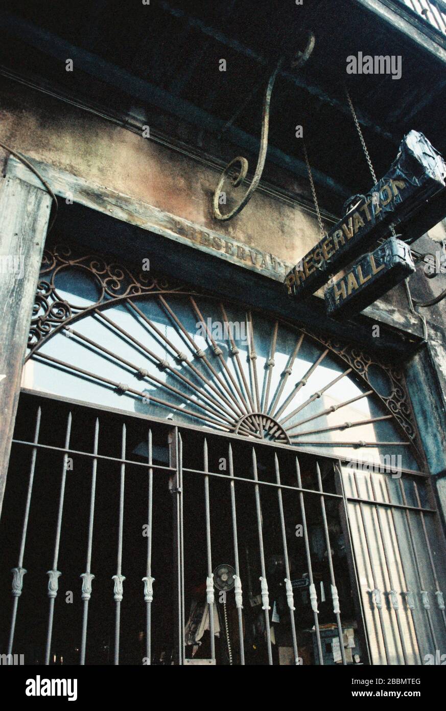 21 septembre 1994, États-Unis, Nouvelle-Orléans : vue sur l'entrée du légendaire Preservation Hall au début des années 1990. Photo : Stephan Schulz/dpa-Zentralbild/ZB Banque D'Images