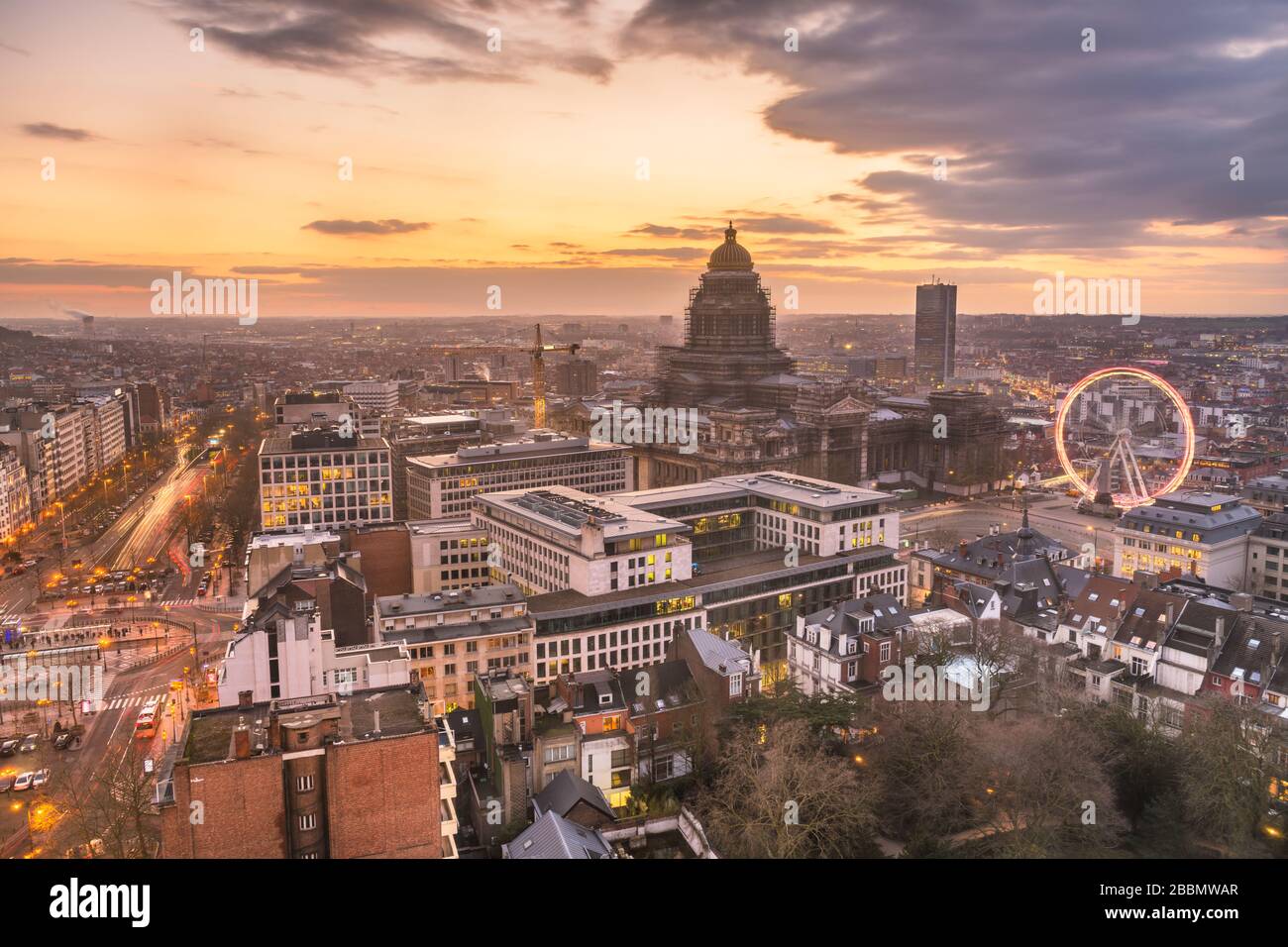 Bruxelles, Belgique paysage urbain au Palais de Justice au crépuscule. Banque D'Images