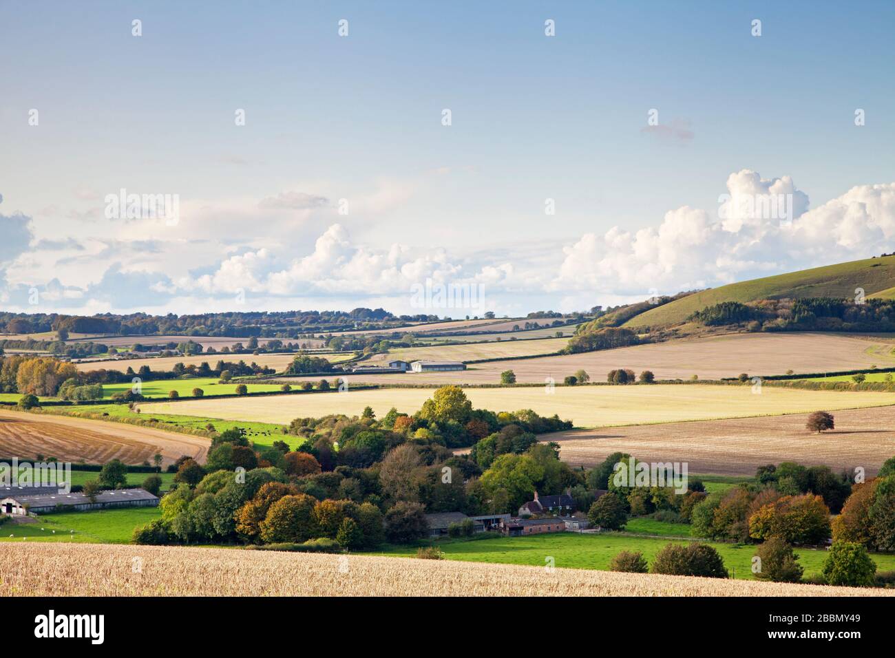 Vue sur Kingston Deverill et la vallée de Deverill dans le sud-ouest du Wiltshire. Banque D'Images