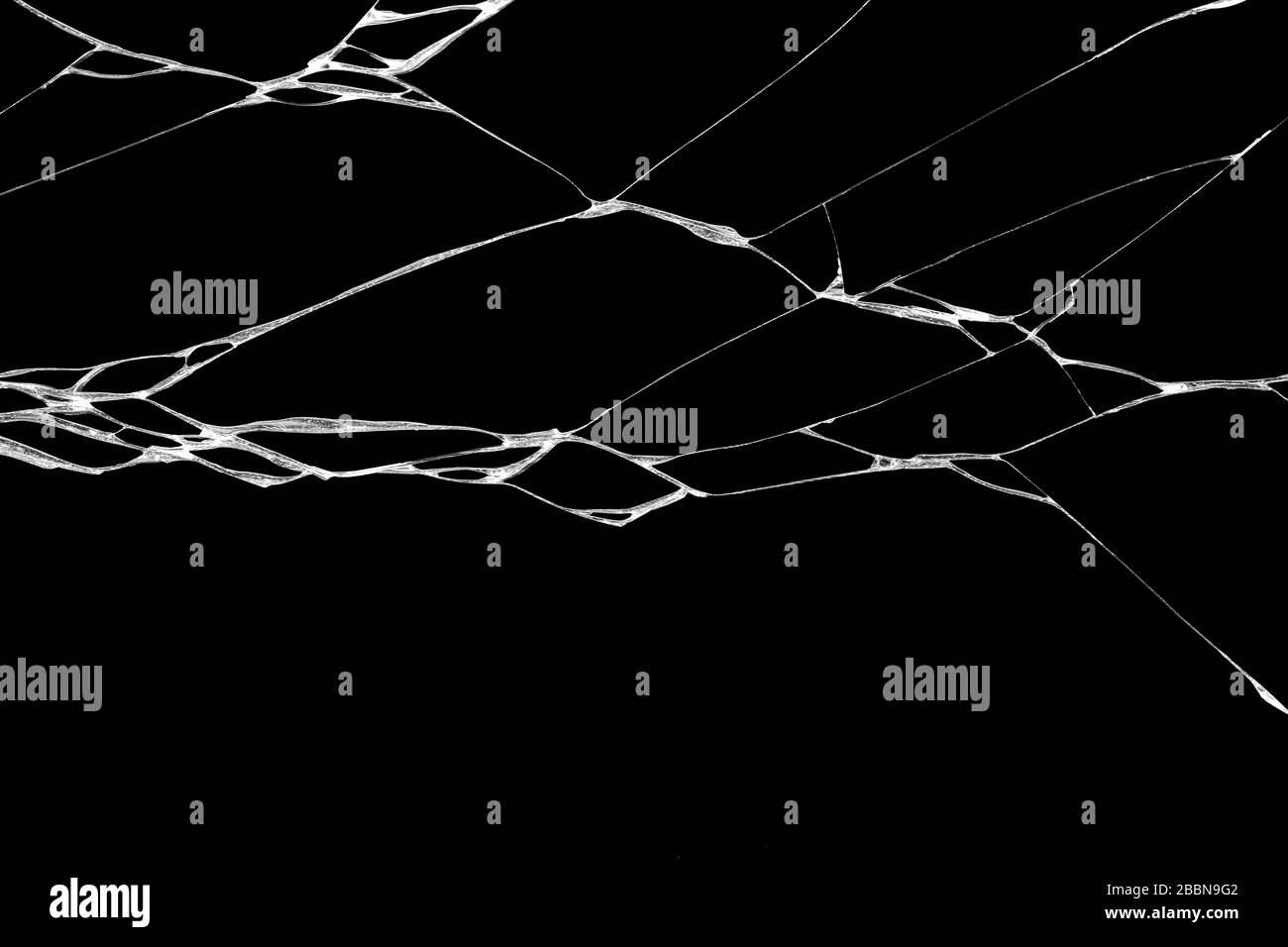 Art de rides et des fissures de verre causés par smashing et relevant les bosses. isolé sur fond noir Banque D'Images