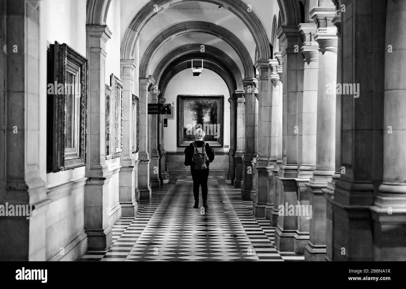 Un amateur d'art à la Kelvingrove Gallery, Glasgow Banque D'Images
