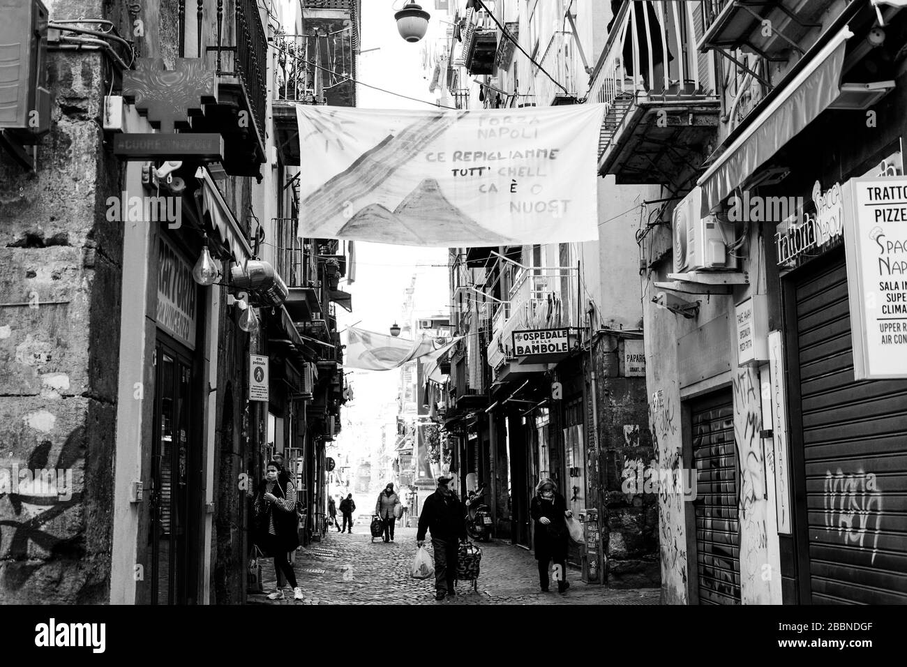 Naples, CAMPANIE, ITALIE. 1 avril 2020. 01/04/2020 Naples, la solidarité des Napolitains lors de la pandémie du virus covid-19.dans la photo: Crédit: Fabio Sasso/ZUMA Wire/Alay Live News Banque D'Images