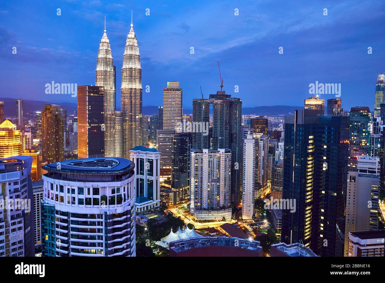 Petrona tours Kuala Lumper Malaysia ville Skyline coucher de soleil Banque D'Images