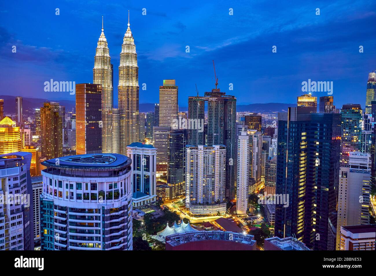 Petrona tours Kuala Lumper Malaysia ville Skyline coucher de soleil Banque D'Images