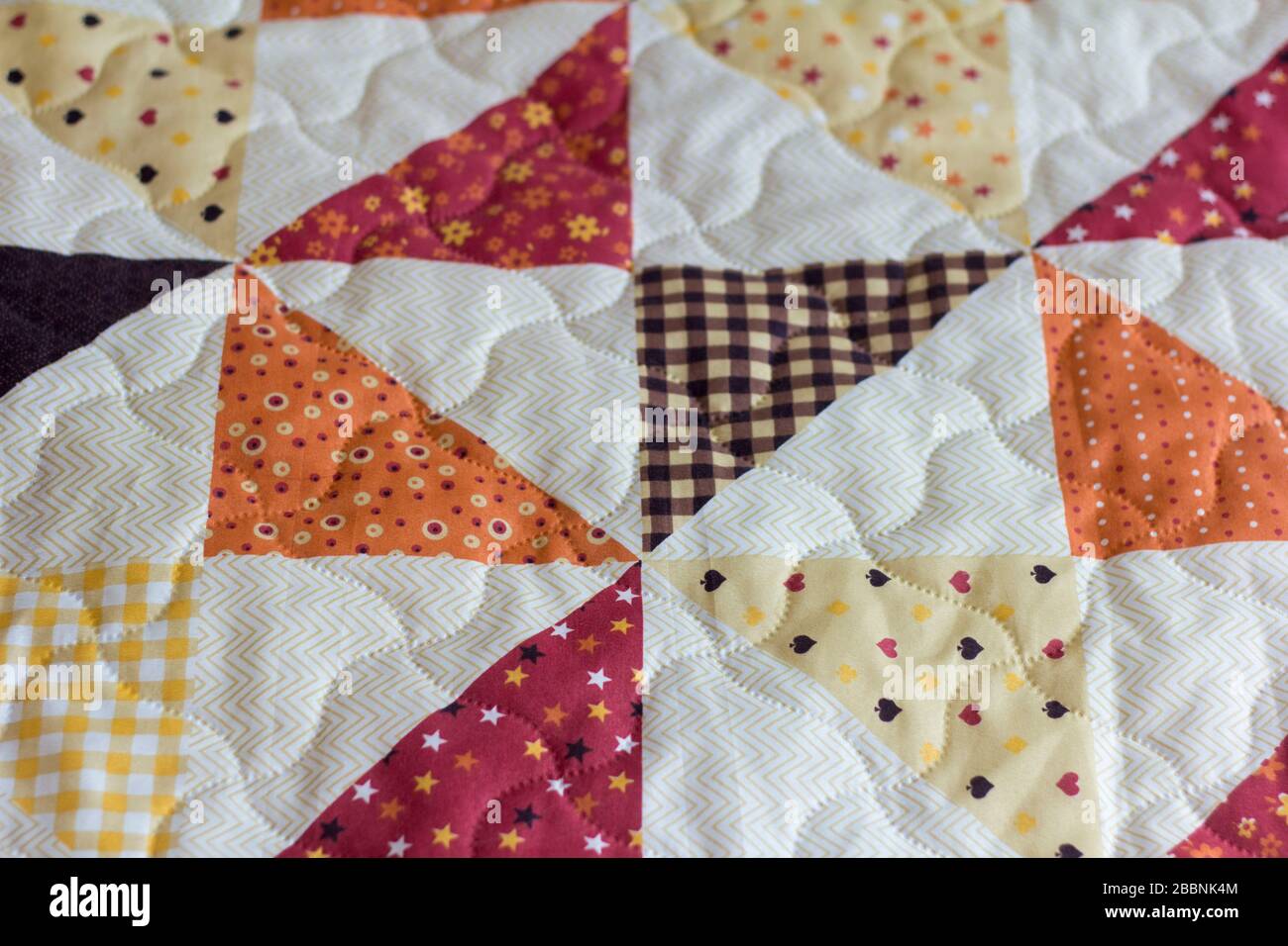 Un patchwork quilt ou couvre-lit.un fragment d'un patchwork quilt comme  arrière-plan. Couette en patchwork colorée. Couverture colorée Photo Stock  - Alamy