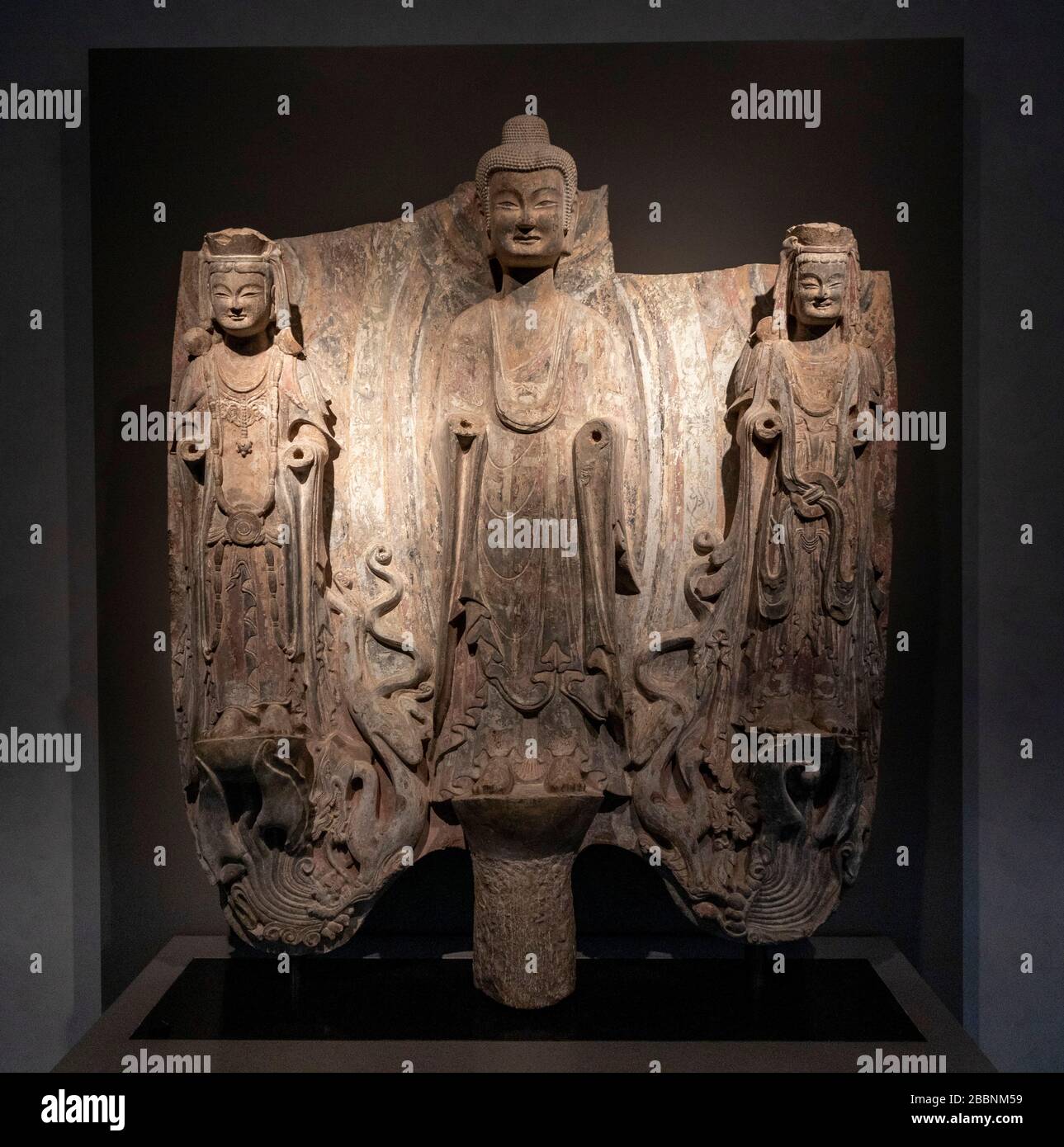 Triade de Bouddha, dynastie des Wei de l'est (534-550), musée d'art Aurora, Shanghai, Chine Banque D'Images