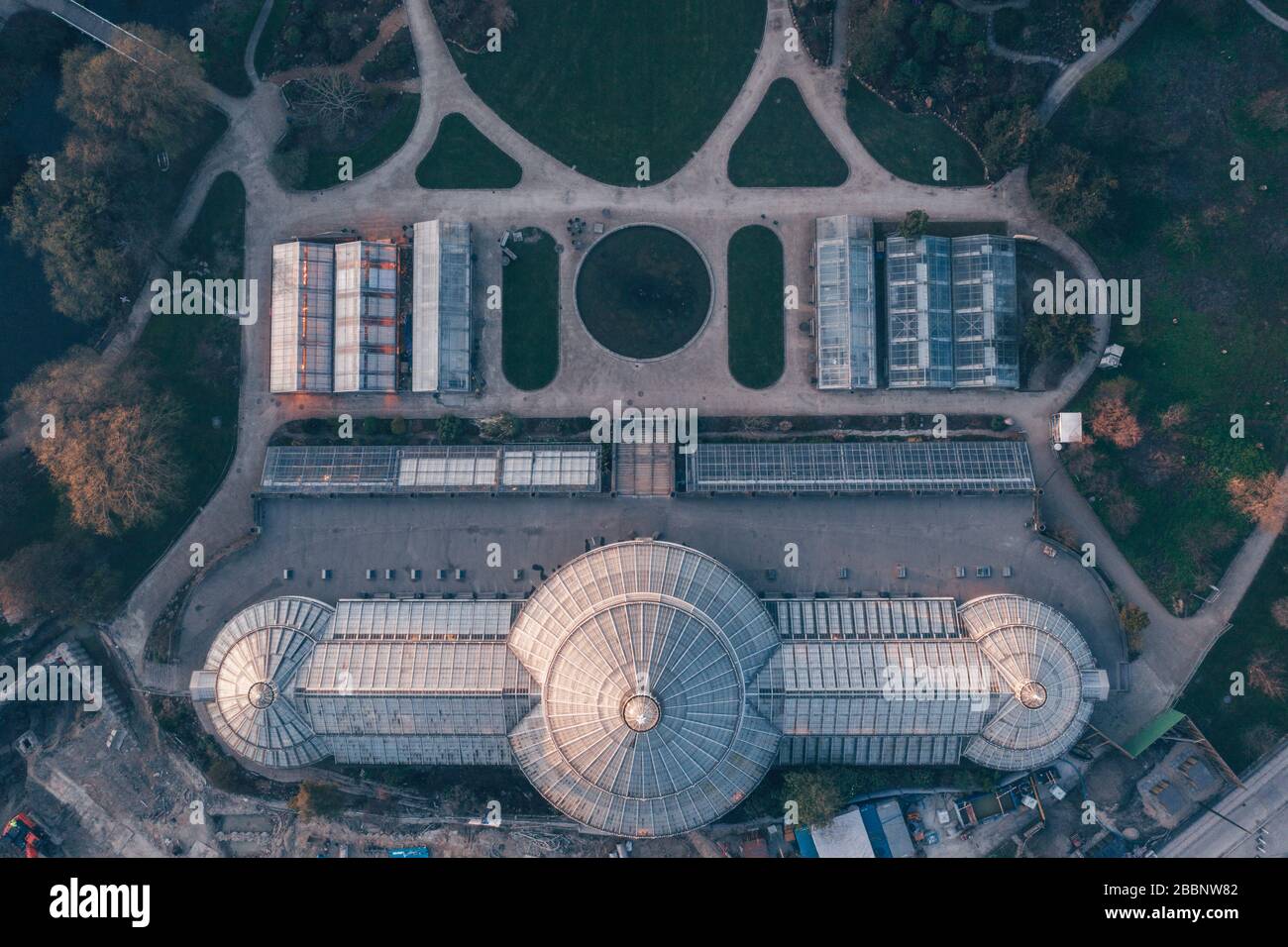 Danemark, Copenhague - 23 mars 2020. Surplombant les serres historiques du jardin botanique de Copenhague. Banque D'Images