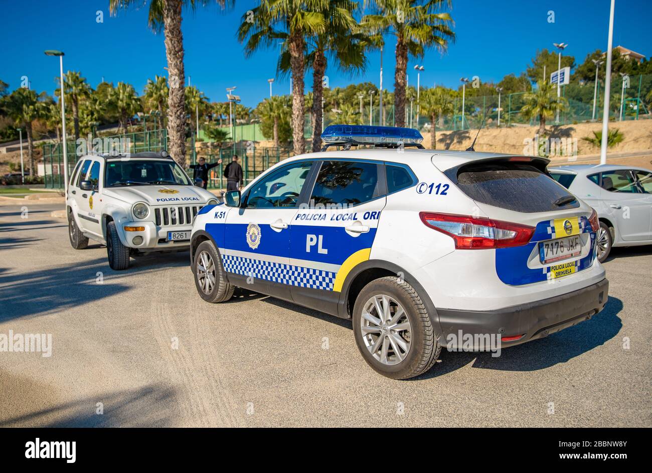 Marbella - 6 janvier 2020: Les voitures de patrouille de police pour le match sportif Banque D'Images