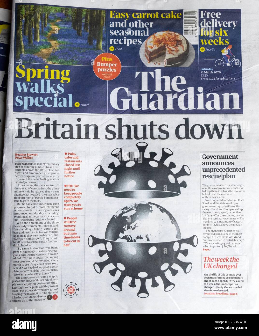 'Britain shuts Down' première page le journal Guardian covid 19 pandémie de coronavirus titre le 21 mars 2020 à Londres Angleterre Royaume-Uni Grande-Bretagne Banque D'Images