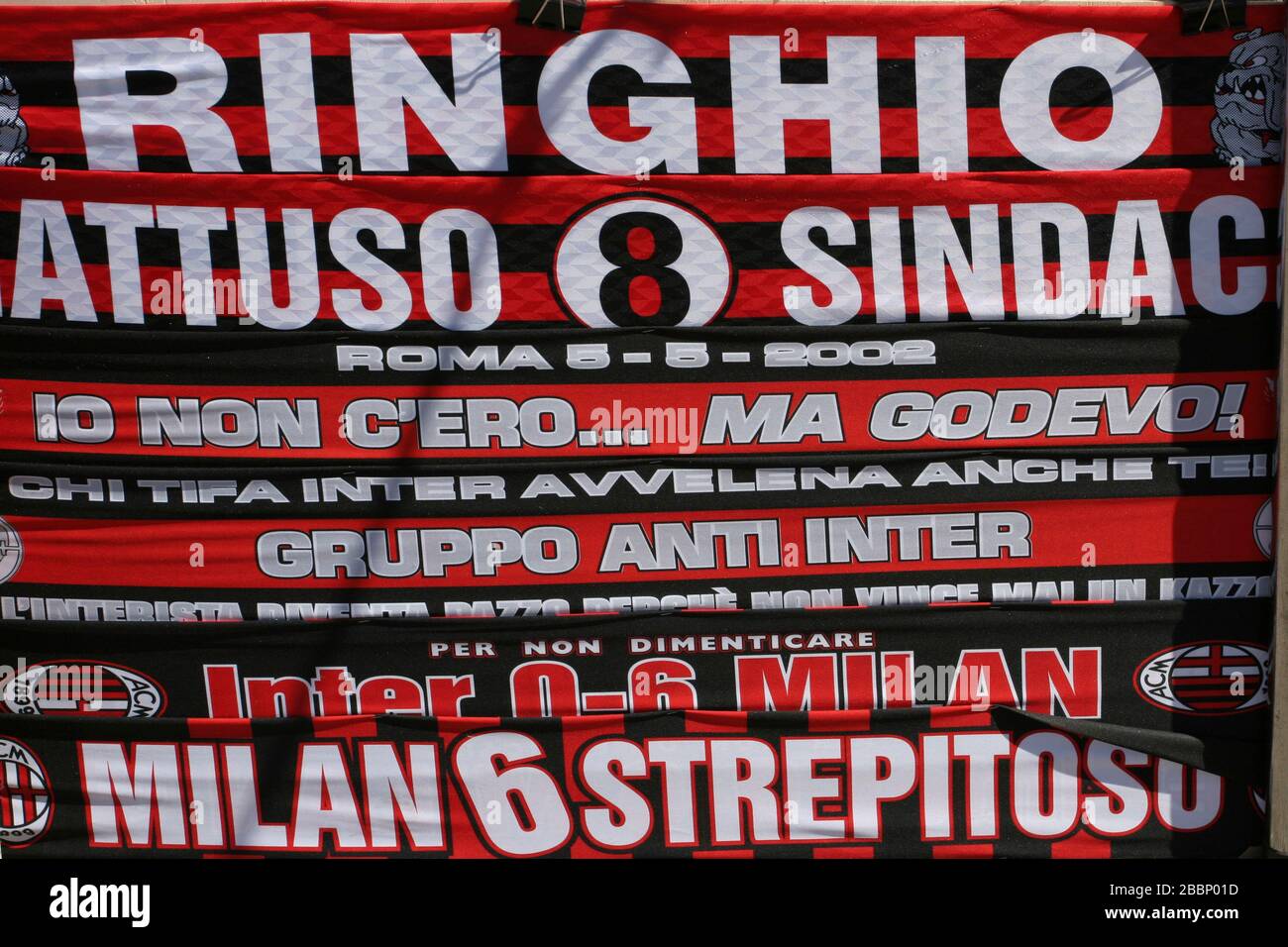 Foulards des supporters du club de football de Milan, stade San Siro, Milan, Lombardie, Italie Banque D'Images