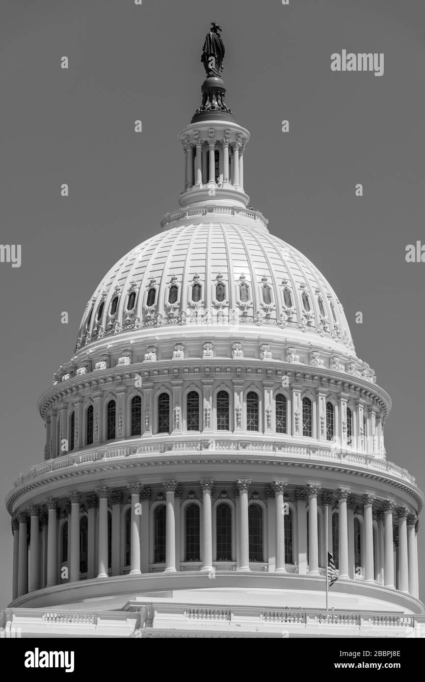 Le magnifique dôme en fonte du Capitole américain de Thomas U. Walter s'élève à 288' au-dessus de Capitol Hill à Washington DC Banque D'Images