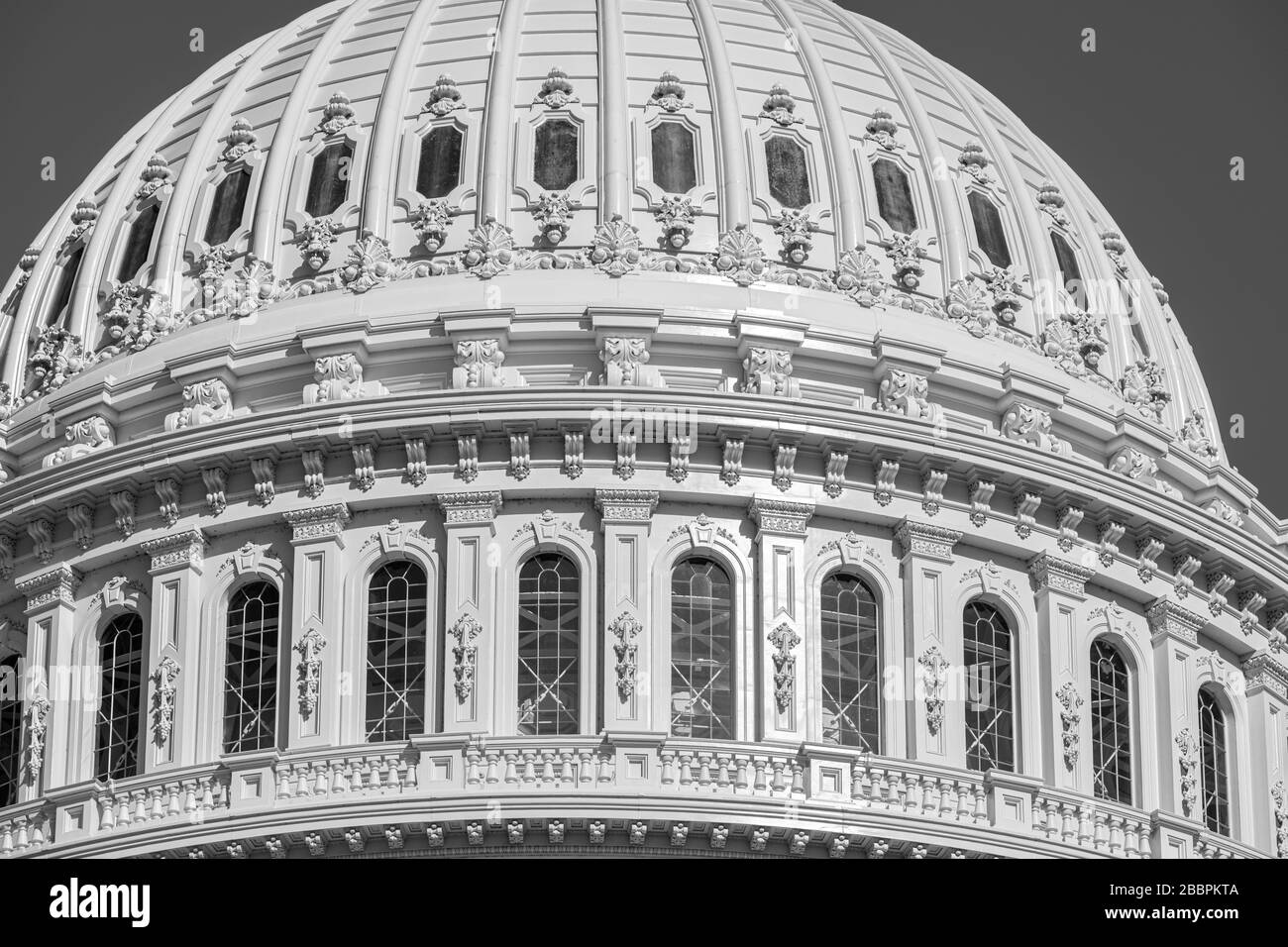 Le magnifique dôme en fonte du Capitole américain de Thomas U. Walter s'élève à 288' au-dessus de Capitol Hill à Washington DC Banque D'Images