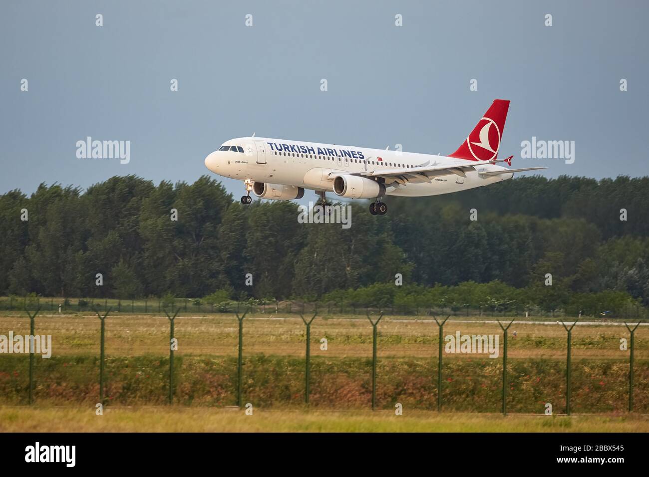 Avion turc Landing Banque D'Images